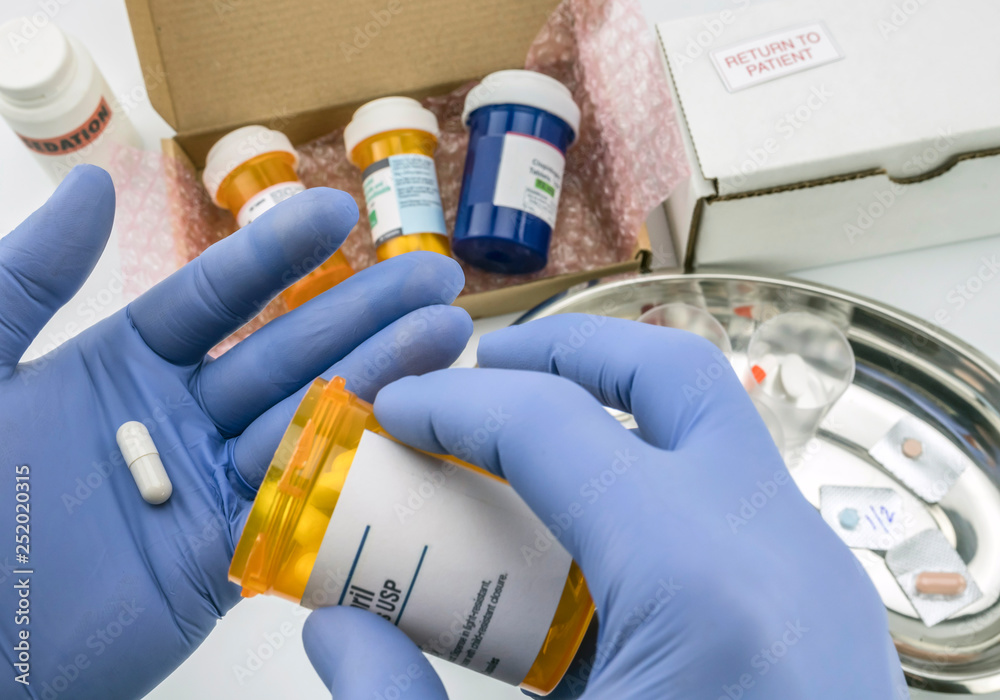 Fotografie Nurse preparing hospital medication, conceptual image, horizontal composition