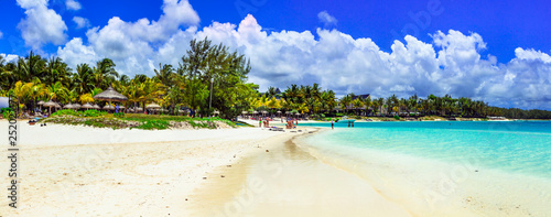 Fototapeta Naklejka Na Ścianę i Meble -  Relaxing tropical holidays. white sandy beach Bell Mare in beautiful Mauritius island