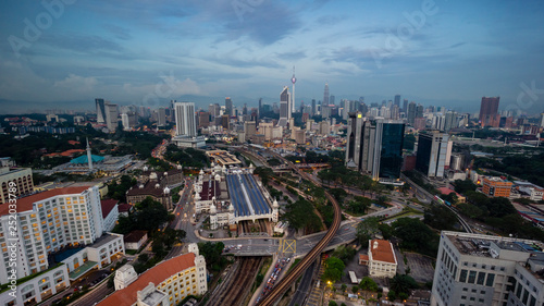 Obraz na płótnie Cloudy sunset over Kuala Lumpur City Skyline showing the transportation arteries withing the heart of the city's transportation hub. w salonie
