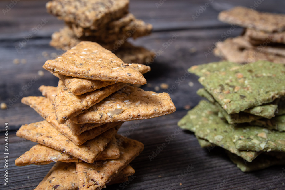 Integral crackers with healthy seeds: linseeds, chia, cracked pumpkin seeds, sunflower, sesame and spices with whole wheat flour