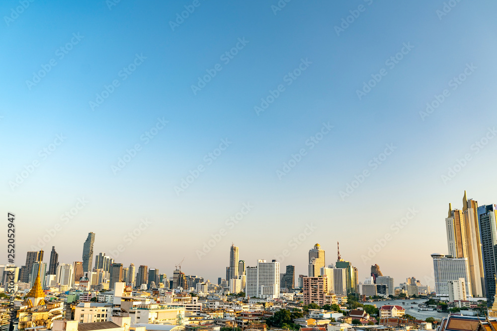 Bangkok Skyline in der Dämmerung