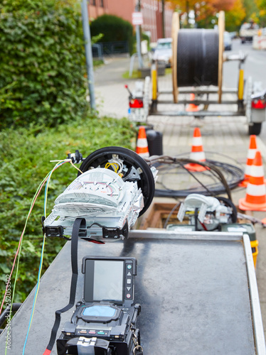 Wallpaper Mural Verlegung und Anschluss eines Glasfaser  Kabels Torontodigital.ca