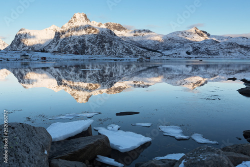 Winterlandschaft auf den Lofoten, Norwegen