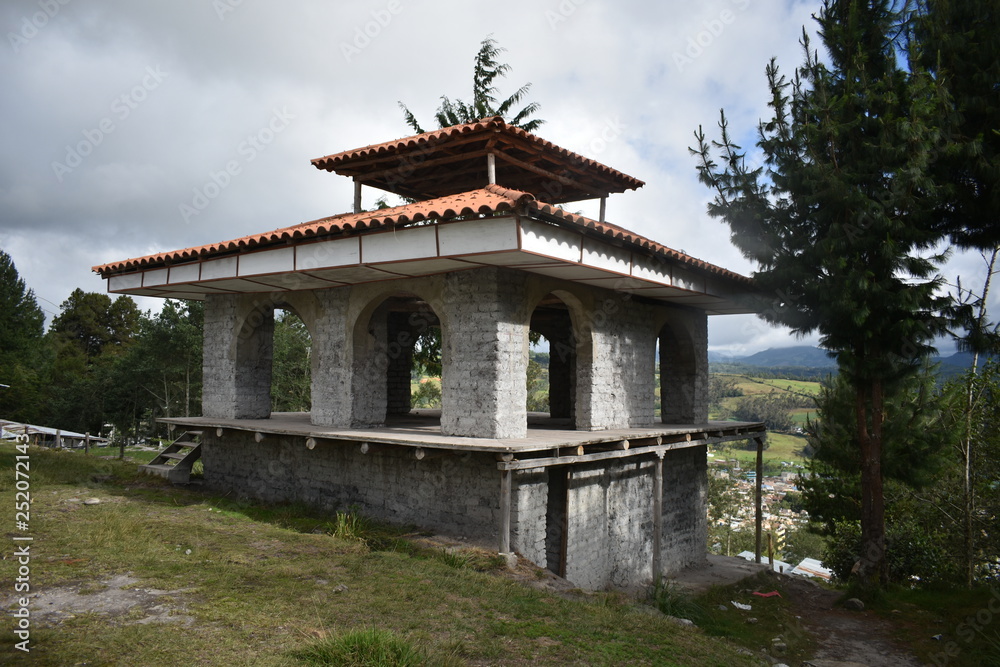 paisaje, construcción de adobe tradicional. pasado, cultura, Cajamarca, construcción de adobe y teja, casa antigua paisaje, construcción de adobe tradicional. pasado, cultura, Cajamarca, construcción de adobe y teja, casa antigua
