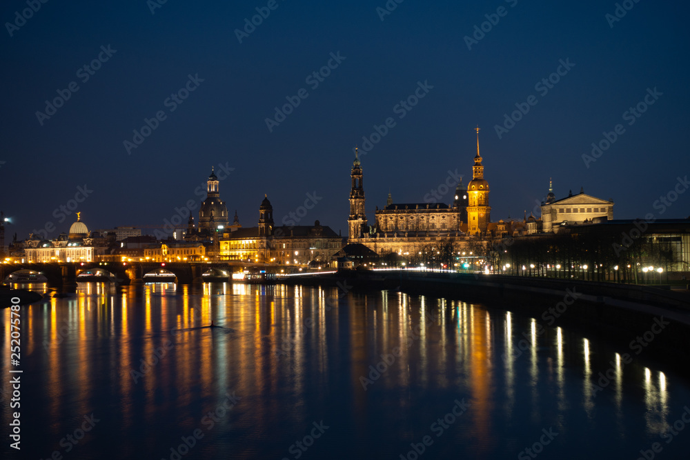 Abendliche Silhouette von Dresden