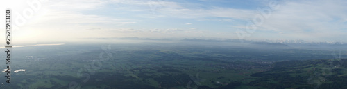 Panorama: Landschaft im bayerischen Voralpenland