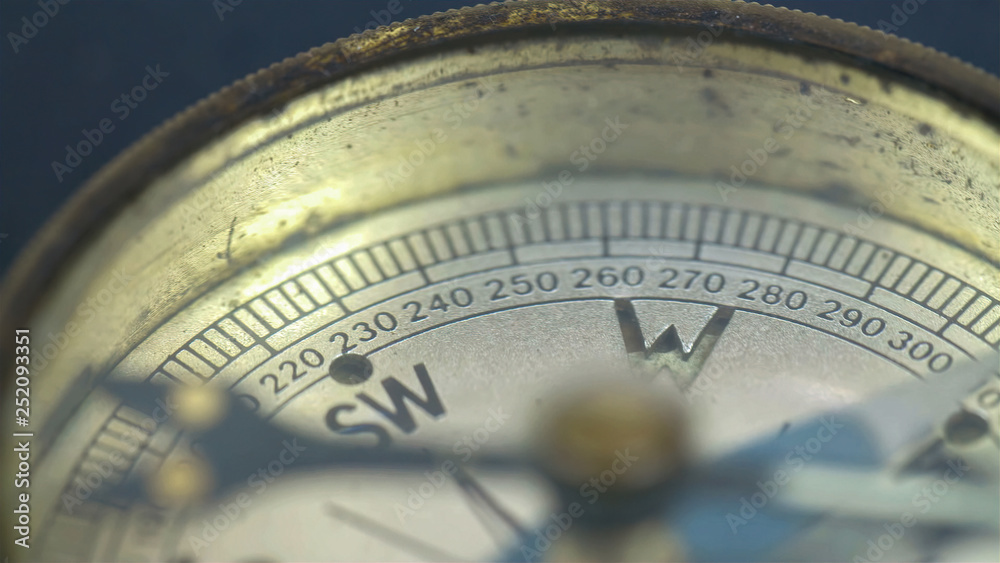 3497_The_arrow_of_the_compass_on_the_N_direction.jpg 3497_The_arrow_of_the_compass_on_the_N_direction.jpg