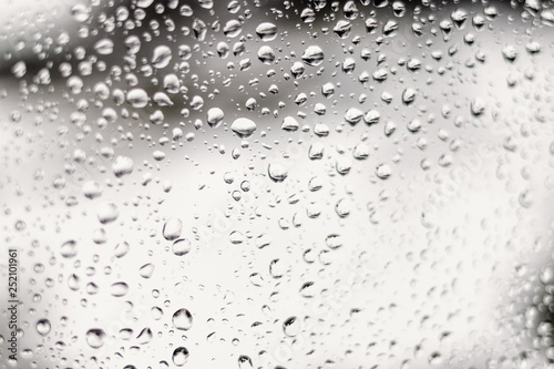 Regentropfen am Fenster