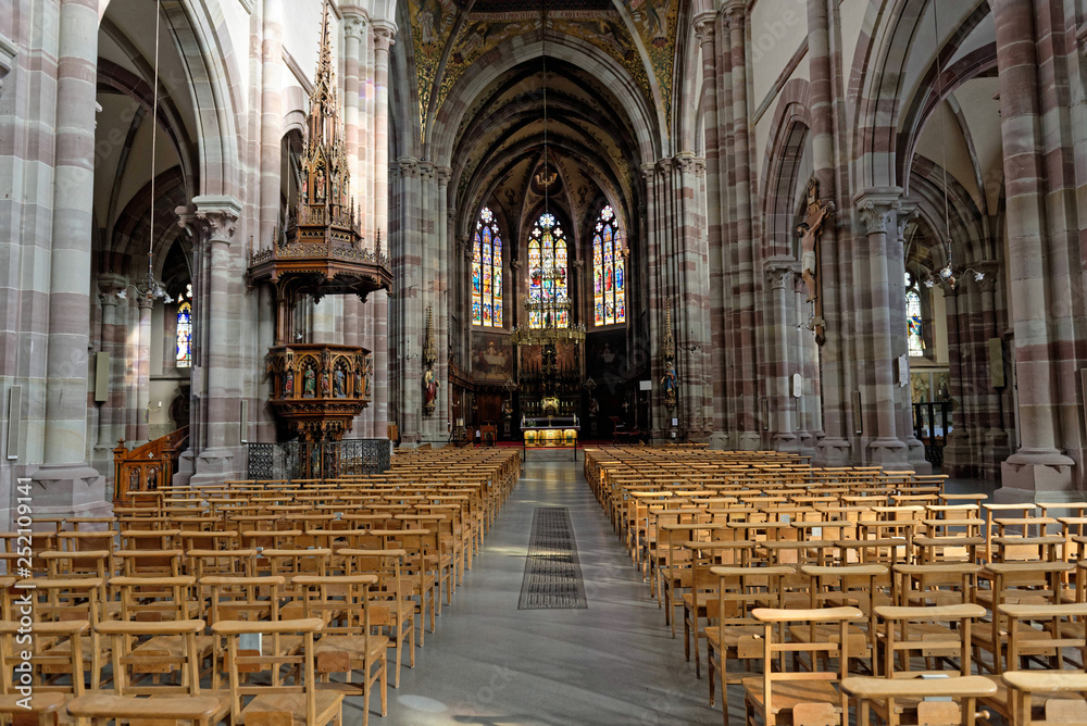Fototapeta premium Église Saints-Pierre-et-Paul, Obernai, Bas-Rhin, Alsace, Grand Est, France
