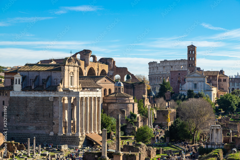 Obraz premium Ancient ruins of Forum in a sunny day in Rome, Italy