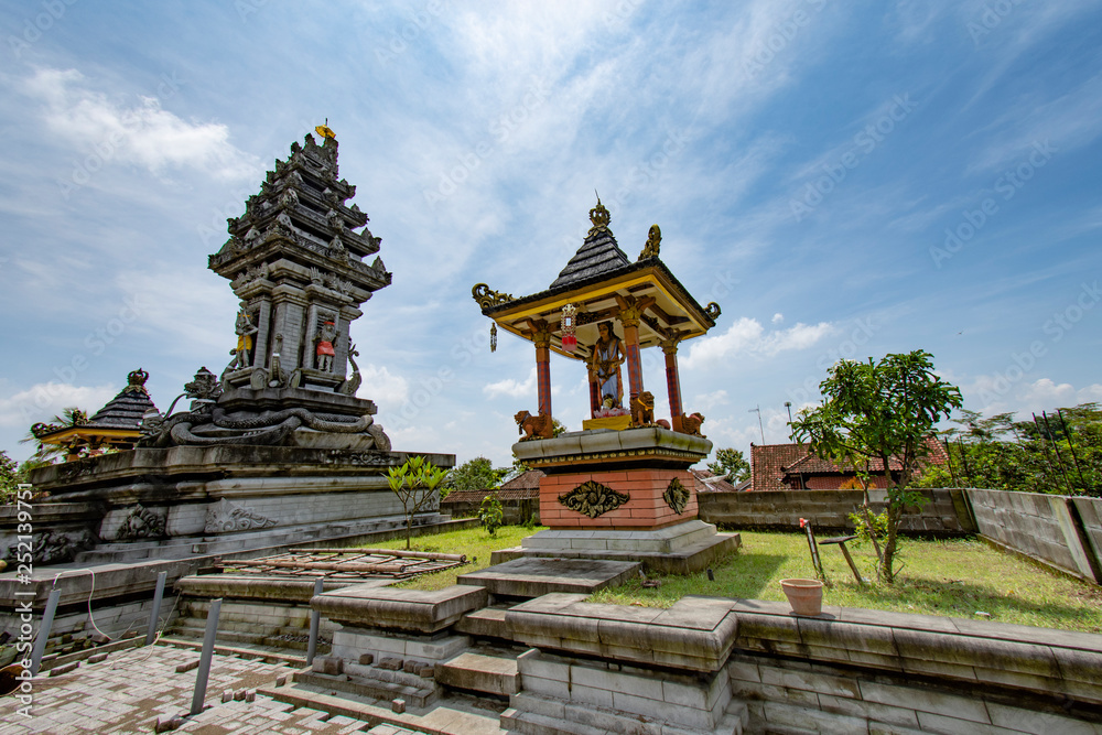 Naklejka premium Buddhist Temple