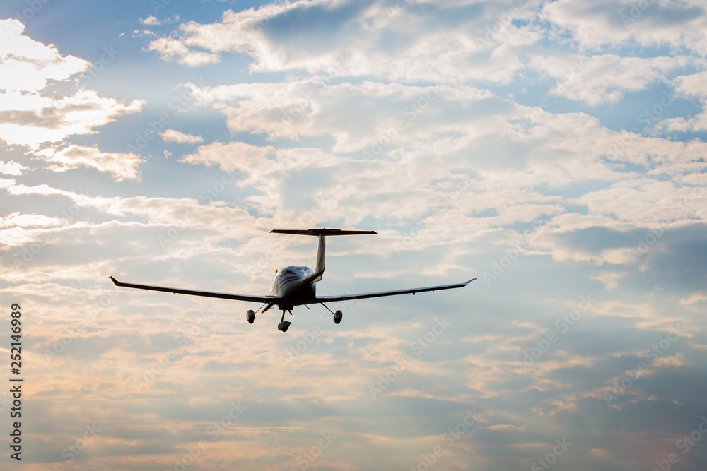 Obraz premium Small Plane in the Sky