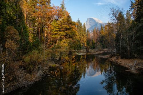 Fototapeta Naklejka Na Ścianę i Meble -  Beautiful American Landscape in Yosemite National Park, California, United States.