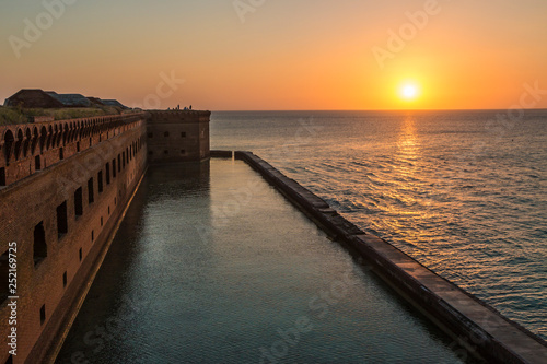Tablou pe pânză Landscape view of the sunset at Fort Jefferson in Dry Tortugas National Park (Florida)