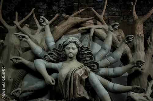 Quadro su tela Durga in the making