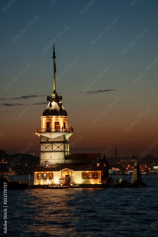 Fototapeta premium Maiden Tower at sunset
