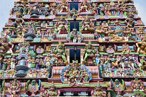  Statues colorées d'un temple hindou en Inde du Sud