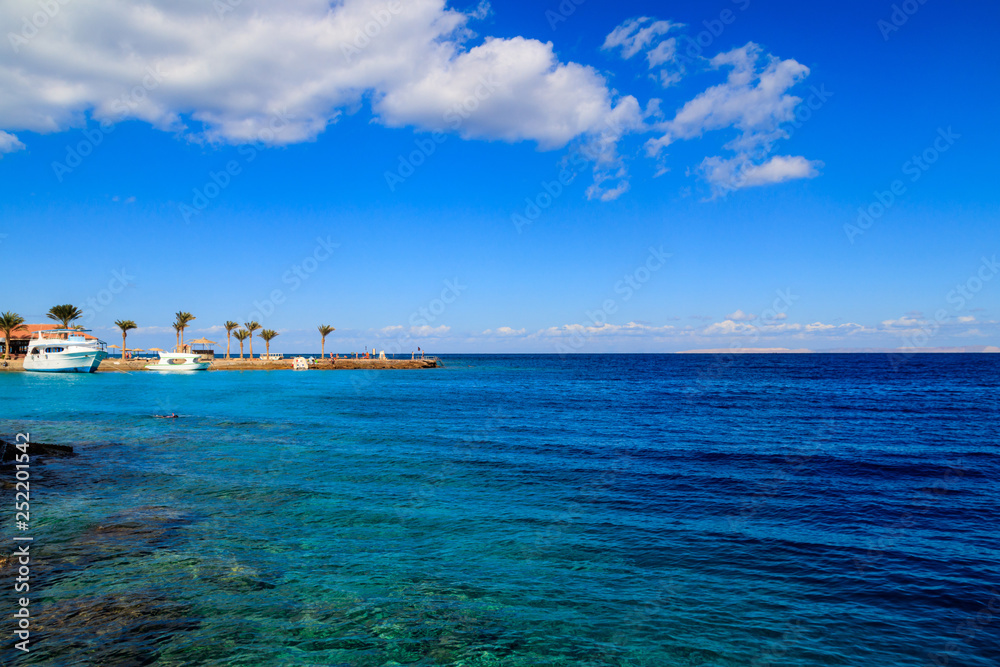 Obraz premium View of Red sea coast on the beach in Hurghada, Egypt