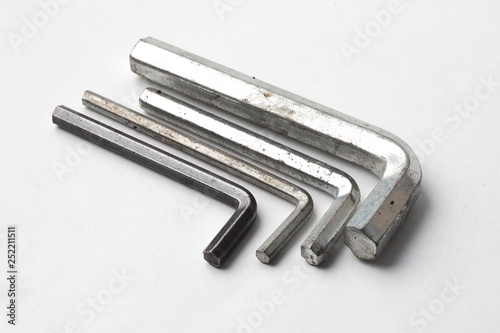 Stainless steel screws for fastening to workpieces in construction 