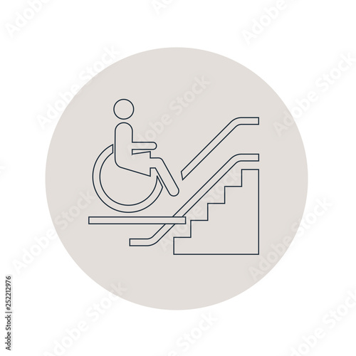 Icono plano lineal elevador mujer en silla de ruedas en círculo color gris