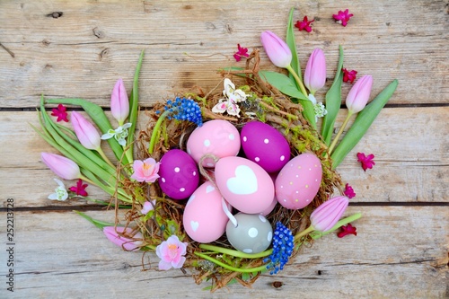 Ostern - Nest mit Eiern auf...