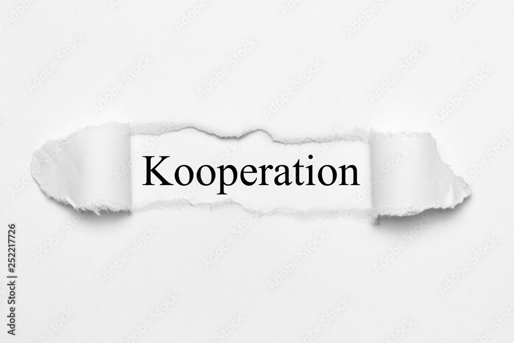 Kooperation auf weißen gerissenen Papier Kooperation auf weißen gerissenen Papier