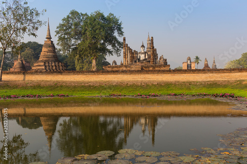 Sukhothai Historical Park © thosti57