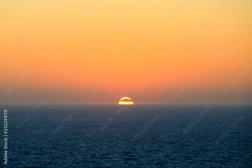 tramonto a Cabo de San Vicente - Algarve (Portogallo) tramonto a Cabo de San Vicente - Algarve (Portogallo)
