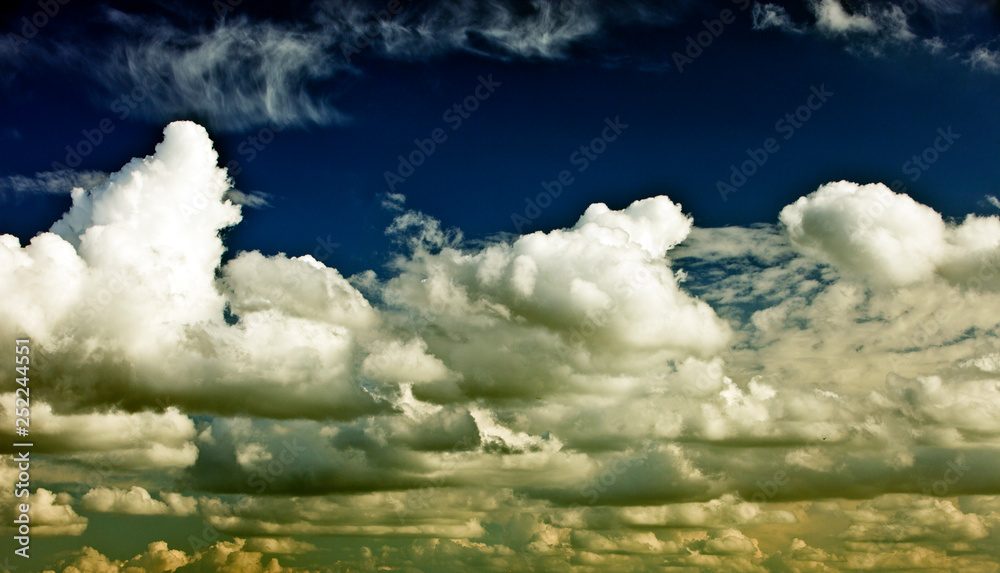 Obraz premium white Cumulus clouds in the blue sky