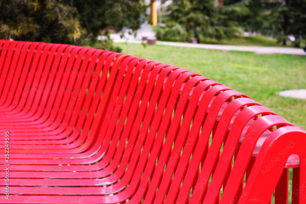 Obraz premium Red iron park bench