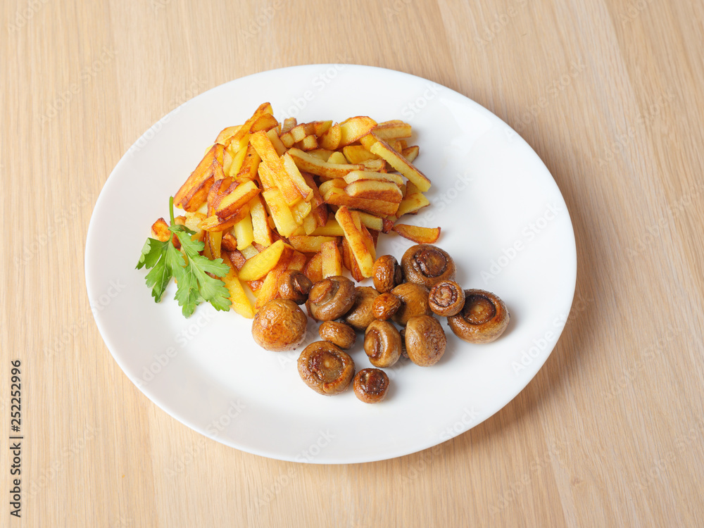 fried potatoes with mushrooms