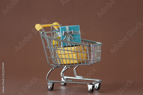 Shopping cart with Gifts