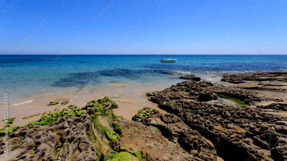 spiaggia di Luz, in Algarve (Portogallo) spiaggia di Luz, in Algarve (Portogallo)