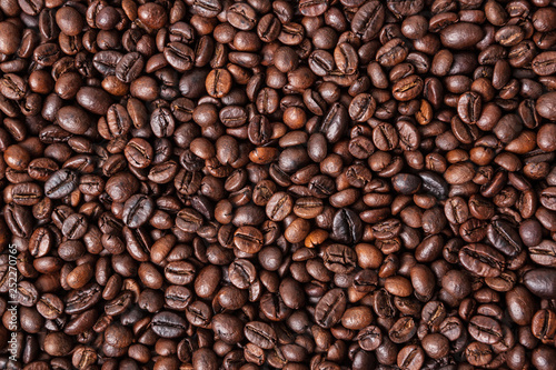Roasted coffee beans background © Da-ga