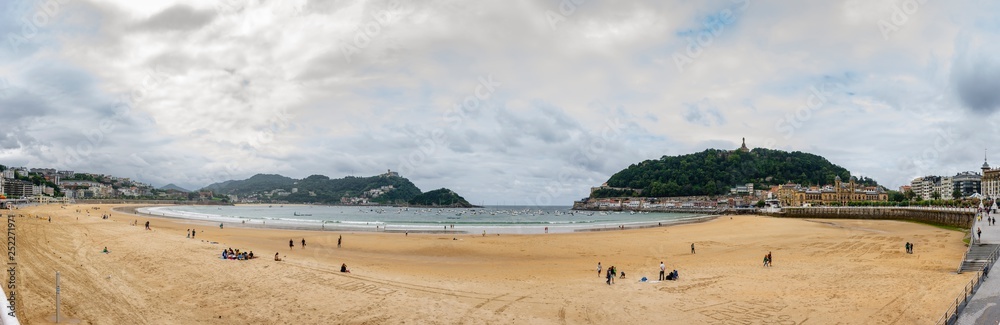 panoramica de la playa de la concha en san sebastian donostia  extra grande