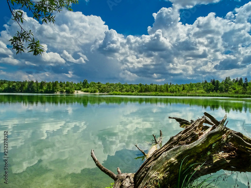 Ickinger Stausee bewölkt, einer der schönsten Seen im Süden von München... der Eisweiher photo