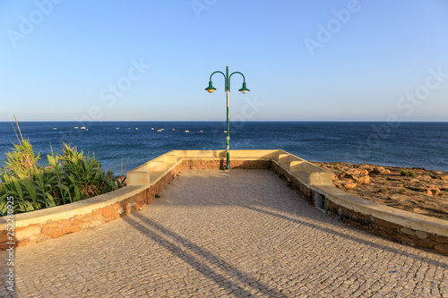 Fototapeta Naklejka Na Ścianę i Meble -  lungomare a Luz - Algarve (Portogallo)