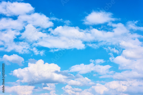 Fototapeta Naklejka Na Ścianę i Meble -  Blue sky with cumulus clouds