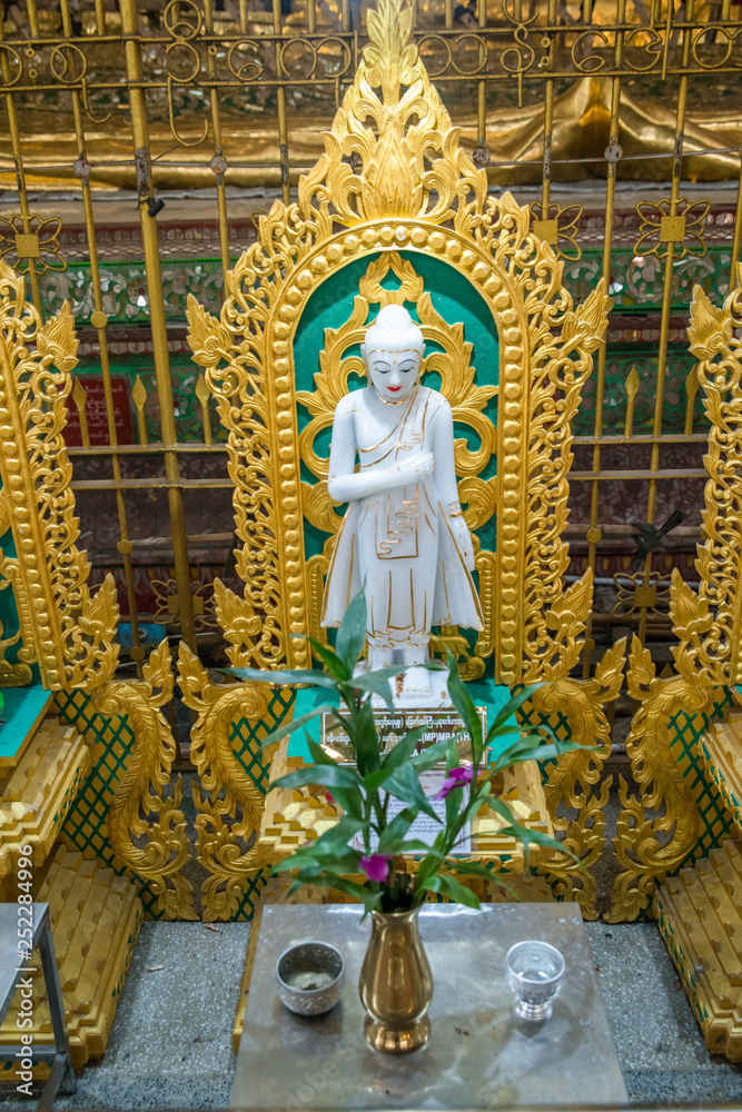 Obraz premium A beautiful view of reclining buddha temple in Yangon, Myanmar.