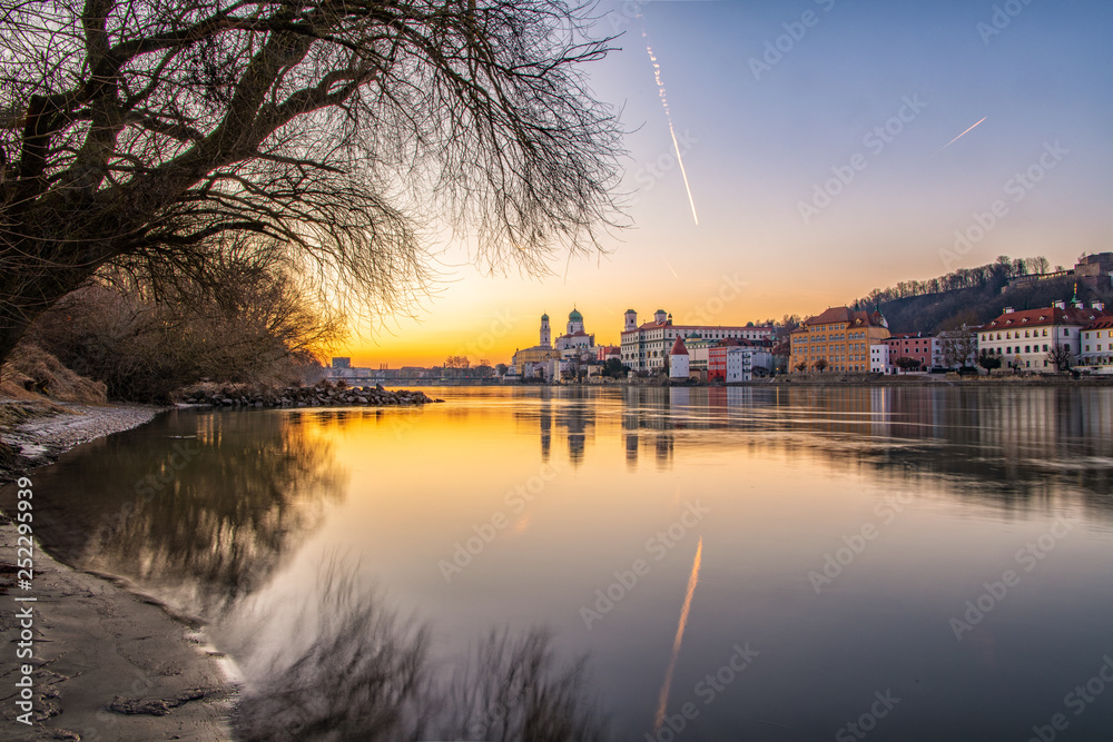 Passau im Sonnenuntergang im Frühling