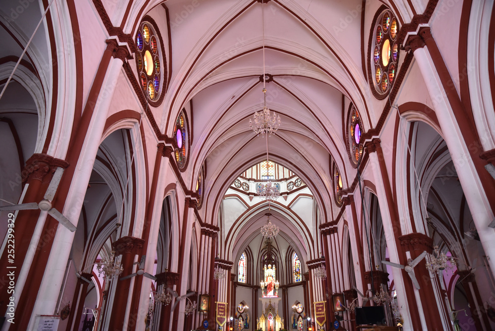 Nef de la basilique du Sacré Coeur à Pondichéry, Inde du Sud