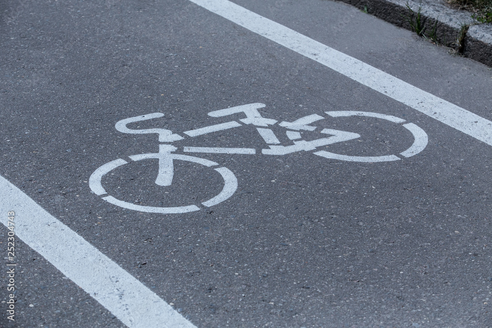 Obraz premium Bicycle path with a bicycle symbol on the asphalt