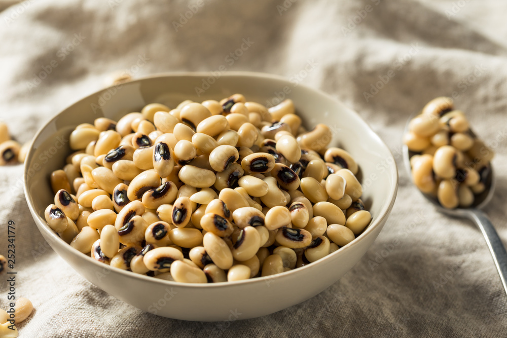 Raw Organic Fresh Black Eye Peas Raw Organic Fresh Black Eye Peas
