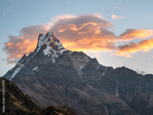  Machapuchare Himalaya sunrise