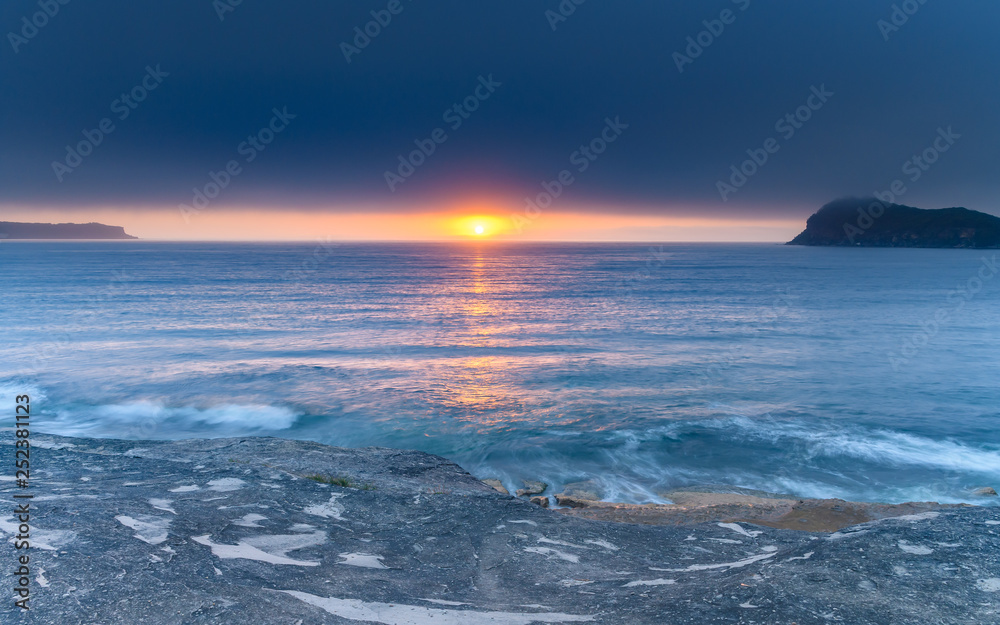 Obraz premium Sunrise Seascape with Clouds