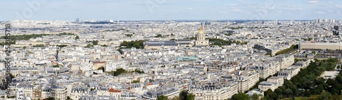 Panorama picture overview of the sea of ​​houses of Paris, urban life in a narrow space, view to the direktion louvre © Gerfried