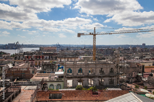 Foto Havana, Cuba - 22 January 2013: Views of town center of squares and streets