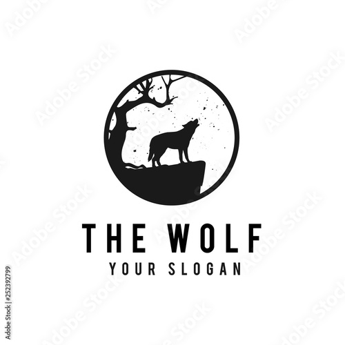 Wolf on the full moon background in grunge style. For a white background. - Vector