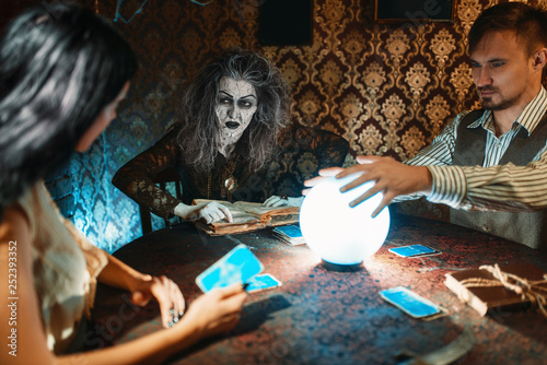 Slika na platnu Young couple and fortune teller, spiritual seance
