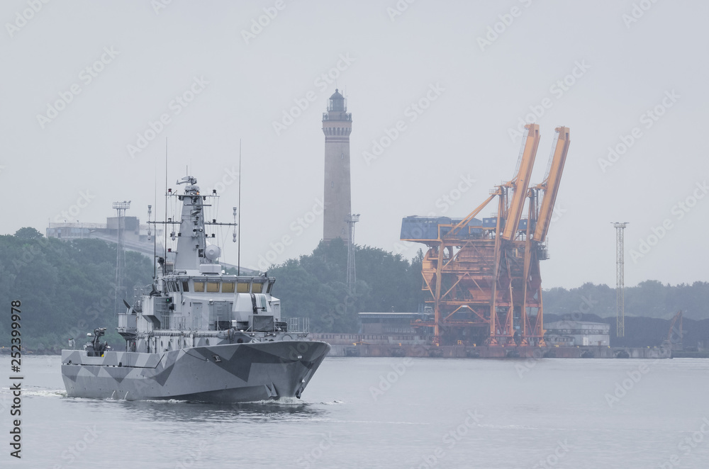 MINEHUNTER - A modern Swedish warship is sailing to the sea MINEHUNTER - A modern Swedish warship is sailing to the sea